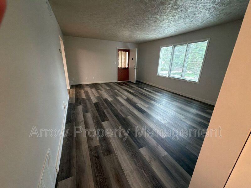 1004 18th St - Photo 2 of 10