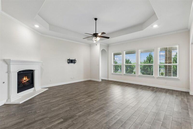 2513 Loudon St W - Photo 4 of 33