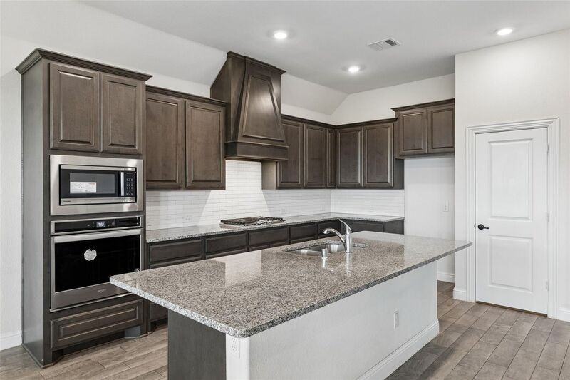 2513 Loudon St W - Photo 7 of 33