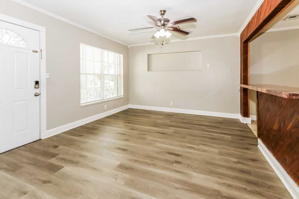 922 N E St - Photo 5 of 16