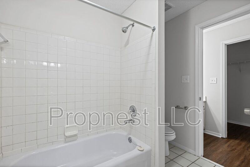 807 Barrington Woods Cv - Photo 4 of 14