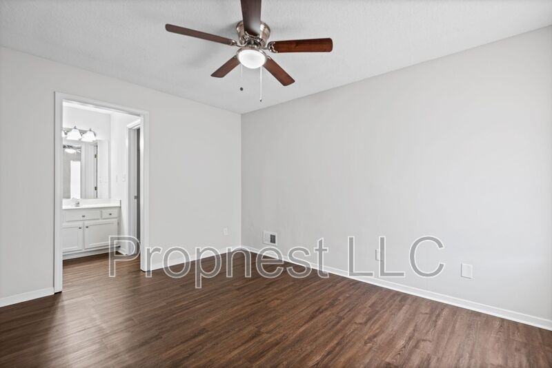 807 Barrington Woods Cv - Photo 7 of 14