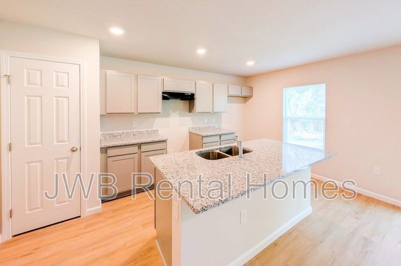 3267 Broadway Ave - Photo 2 of 17