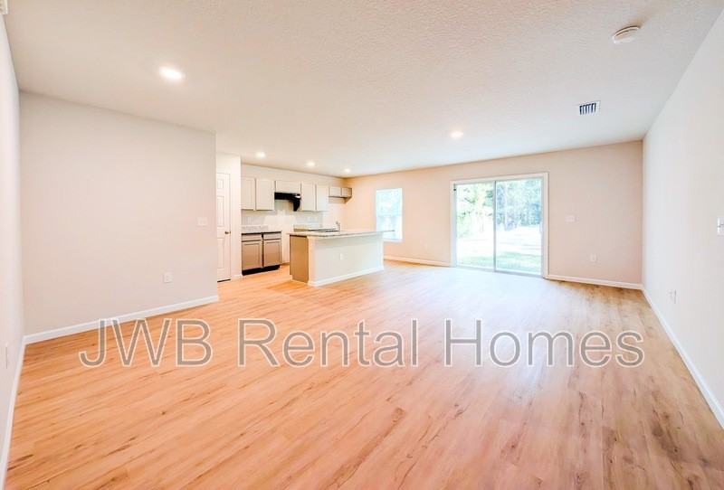 3267 Broadway Ave - Photo 5 of 17