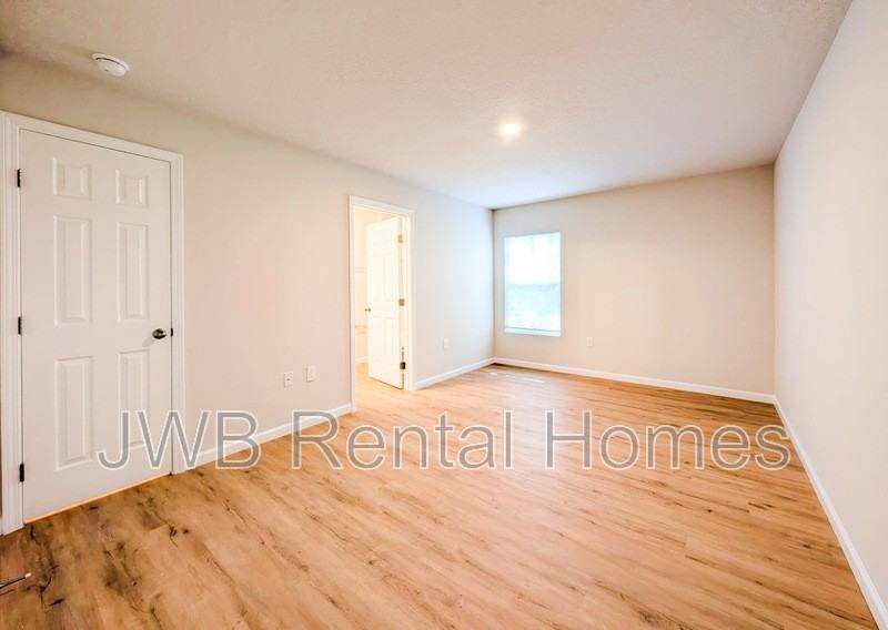 3267 Broadway Ave - Photo 6 of 17