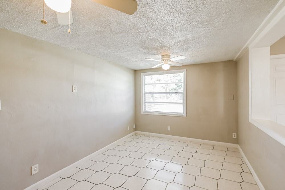 2797 Ne 12th Ave - Photo 4 of 19