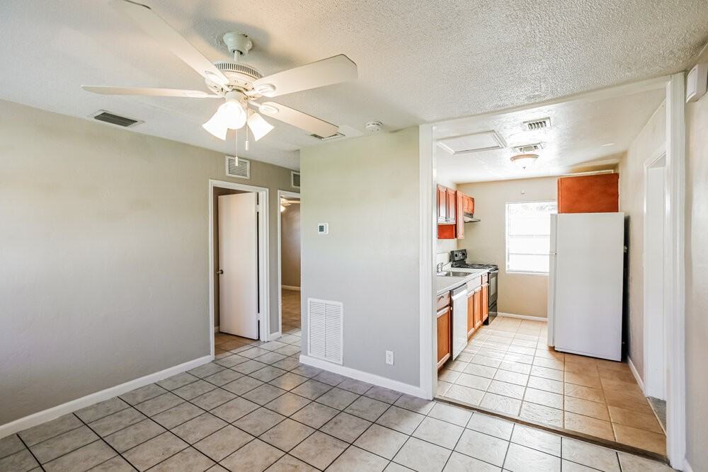 2797 Ne 12th Ave - Photo 6 of 19