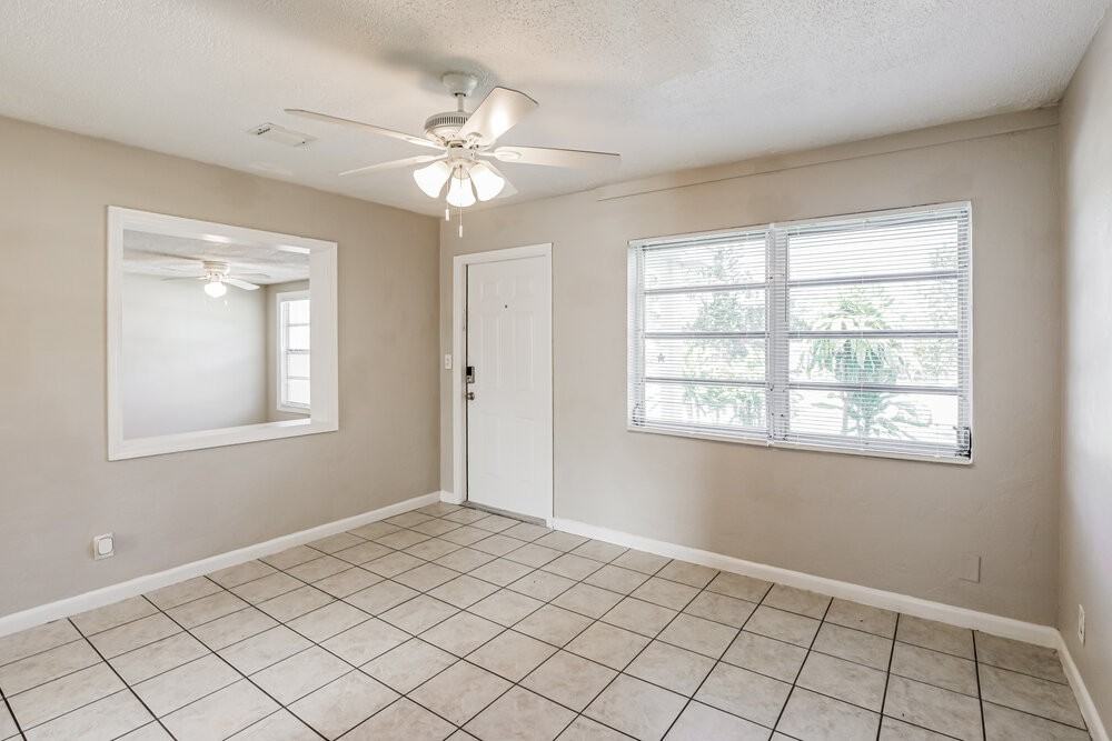 2797 Ne 12th Ave - Photo 7 of 19