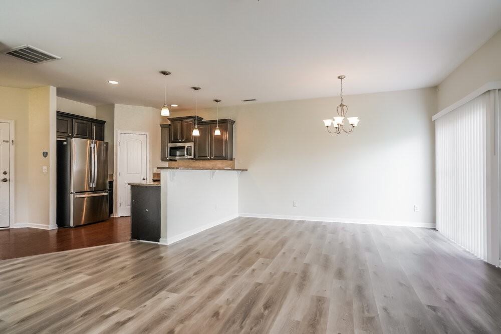 645 Smithridge Way - Photo 4 of 17