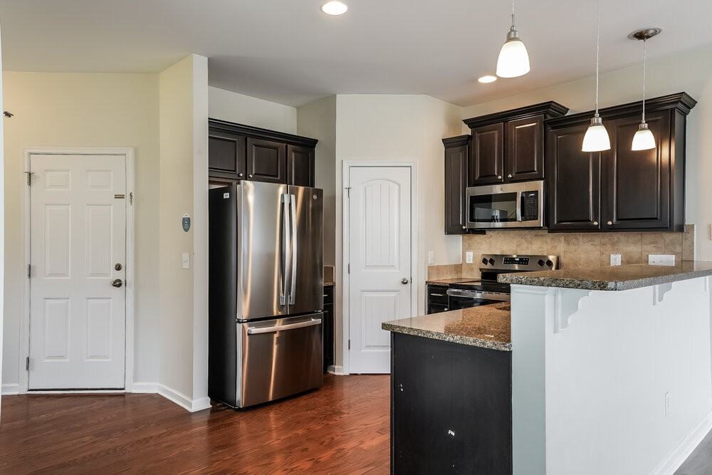 645 Smithridge Way - Photo 7 of 17
