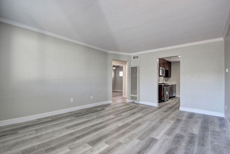 4659 Oregon St - Photo 3 of 17