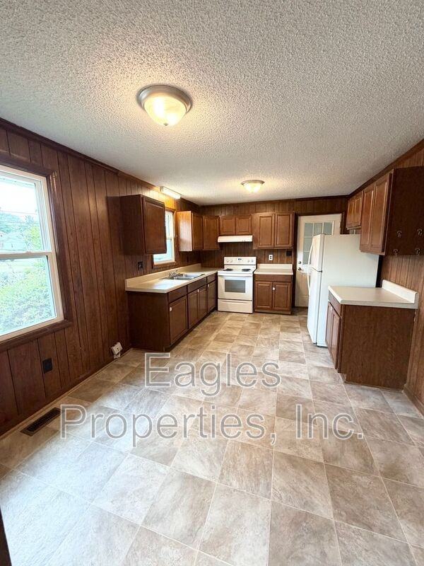 605 S Oleander Ave #B - Photo 2 of 14