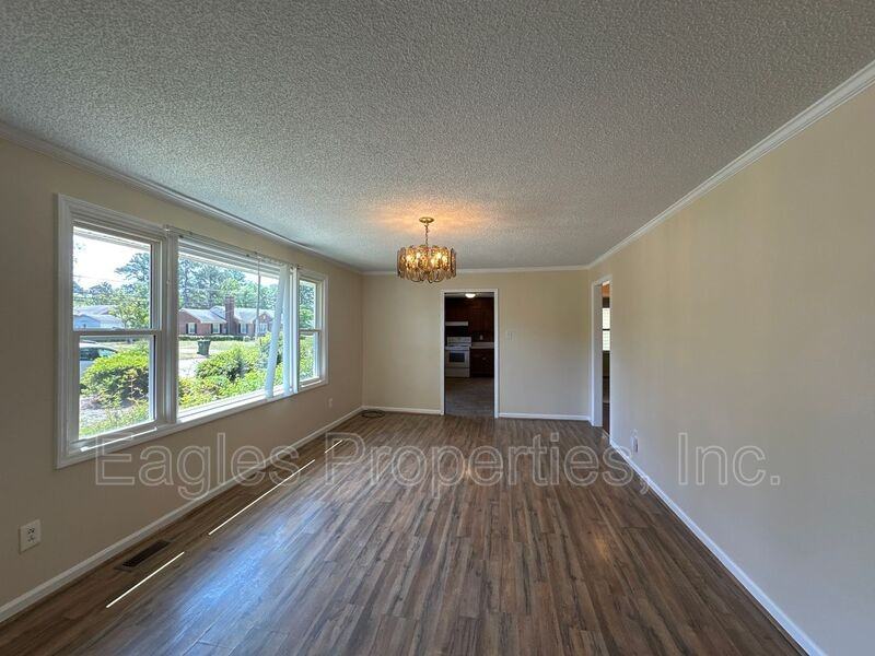 605 S Oleander Ave #B - Photo 3 of 14