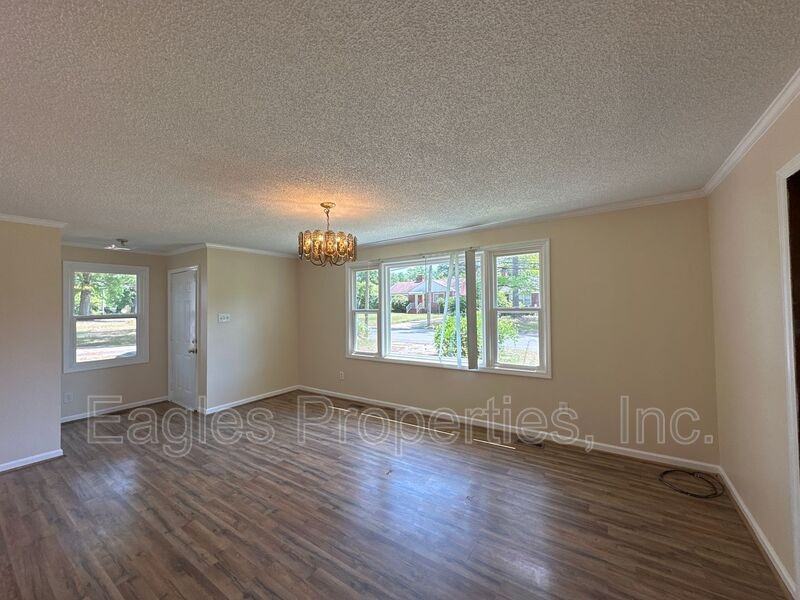 605 S Oleander Ave #B - Photo 4 of 14