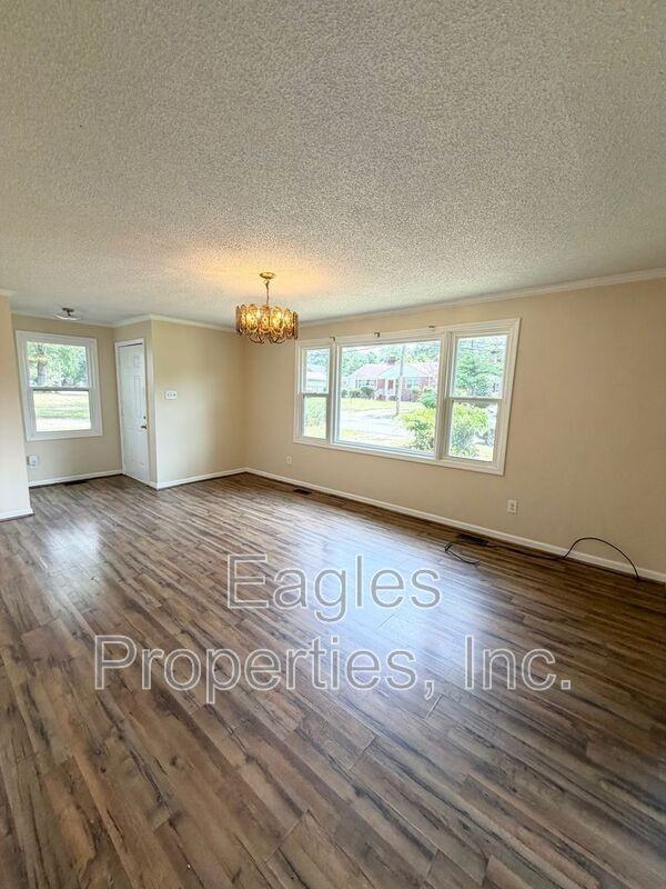 605 S Oleander Ave #B - Photo 5 of 14