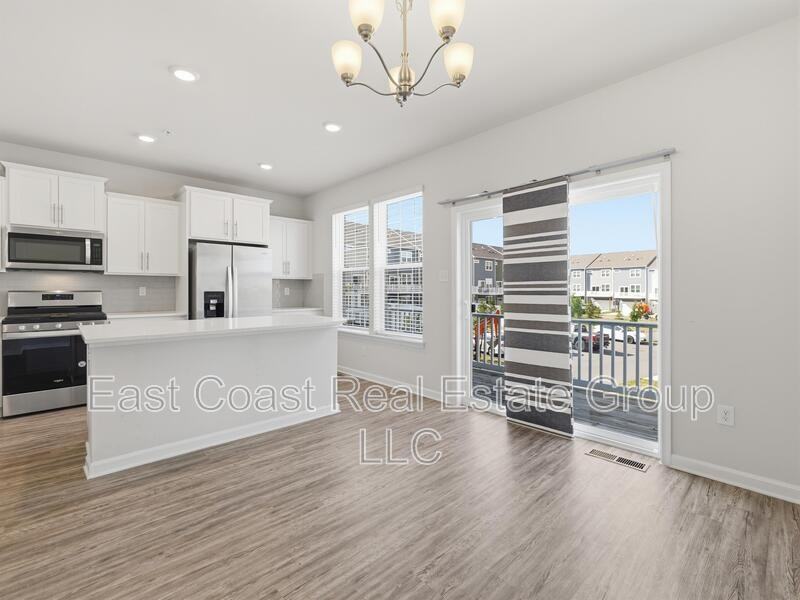 7055 Delegate Pl - Photo 7 of 35
