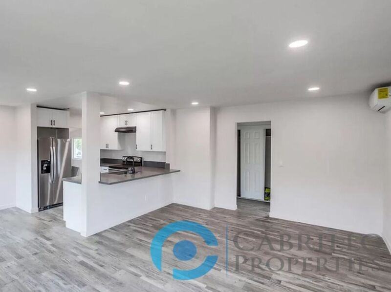 407 Idaho Ave #A - Photo 3 of 15