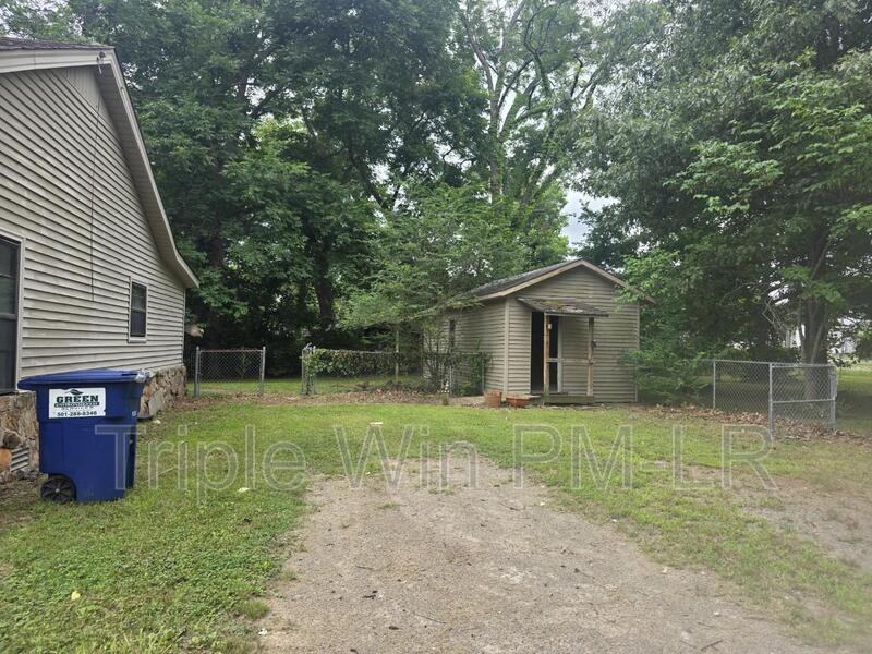 104 E Georgia St - Photo 7 of 35
