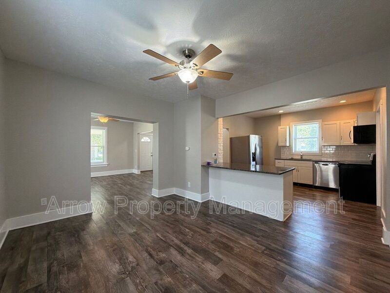 724 N 30th St - Photo 4 of 27