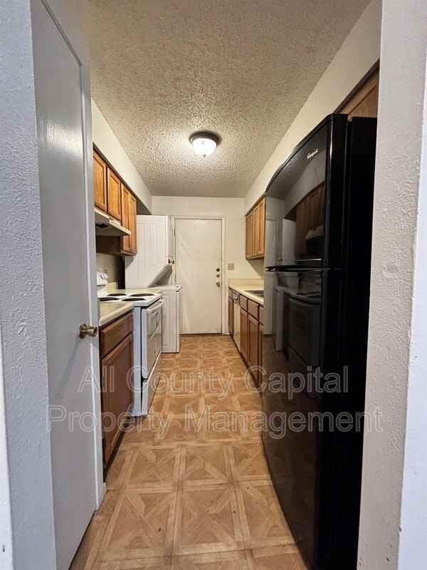 249 Craddock Ave - Photo 4 of 7