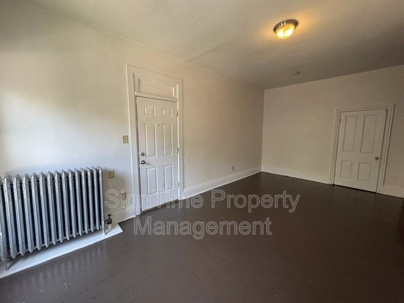 38 E Franklin St - Photo 6 of 8