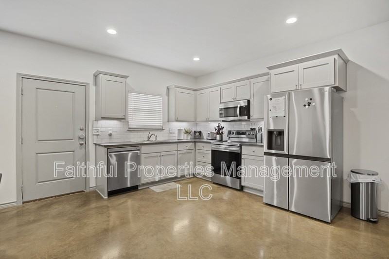 16246 County Road 4137 - Photo 3 of 8