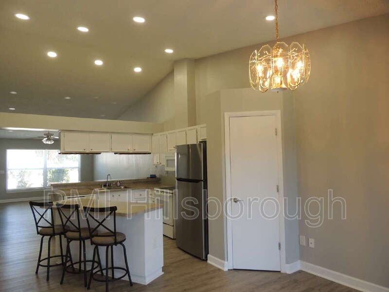 944 Burlwood St - Photo 5 of 37