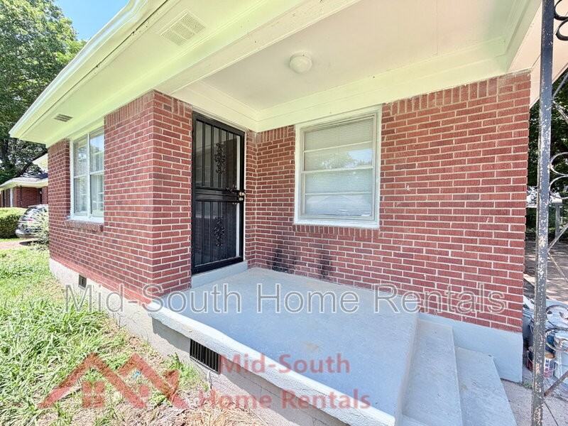 3040 Edgeware Rd S - Photo 2 of 24
