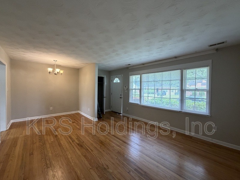 105 Janet Dr - Photo 3 of 10