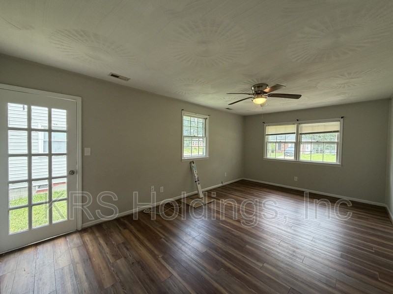 105 Janet Dr - Photo 5 of 10