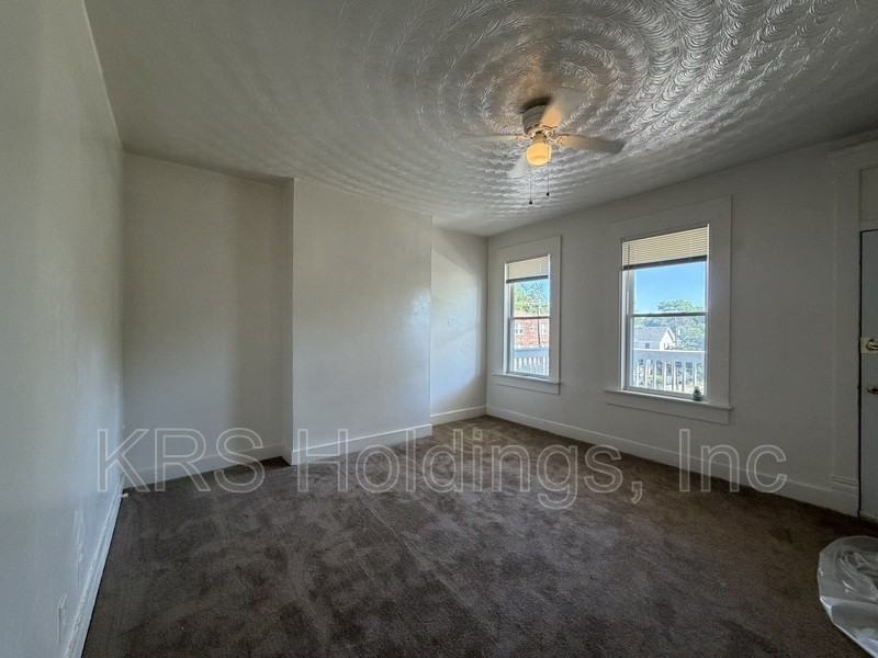 325 W 31st St #6 - Photo 2 of 8