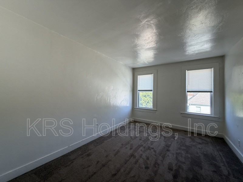 325 W 31st St #6 - Photo 5 of 8