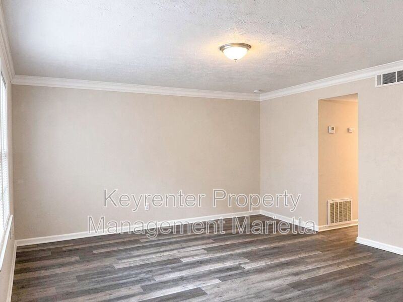 3013 Spruce Cir - Photo 3 of 16