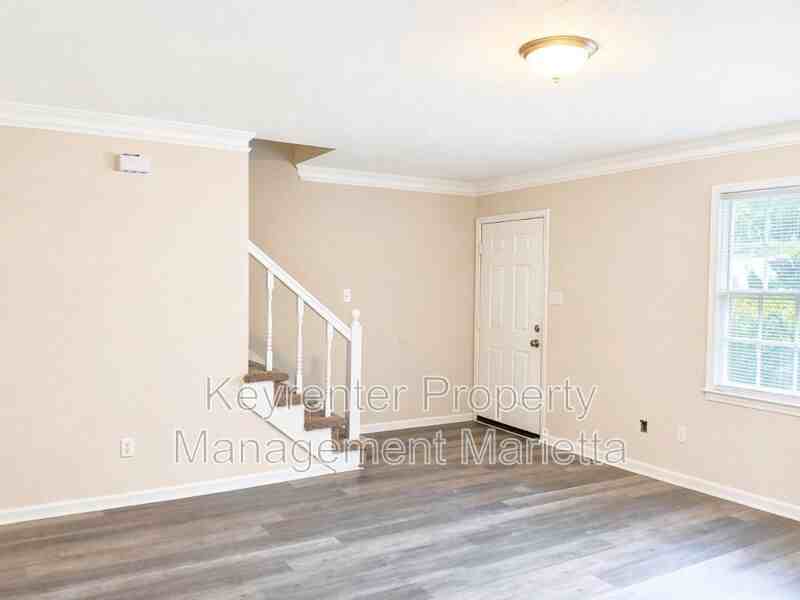 3013 Spruce Cir - Photo 4 of 16