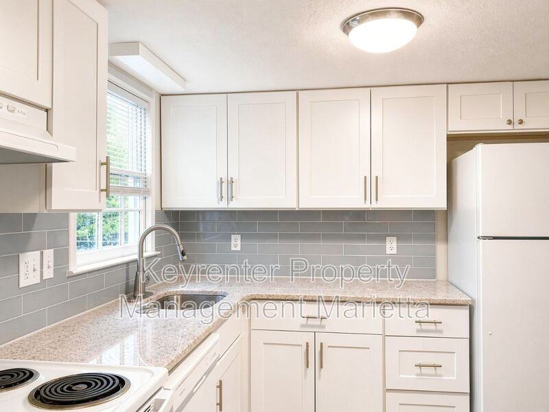 3013 Spruce Cir - Photo 5 of 16