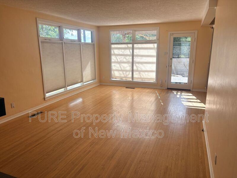 1013 Richmond Dr Se - Photo 3 of 33
