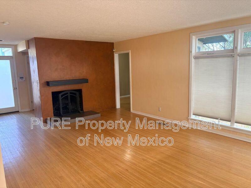 1013 Richmond Dr Se - Photo 4 of 33