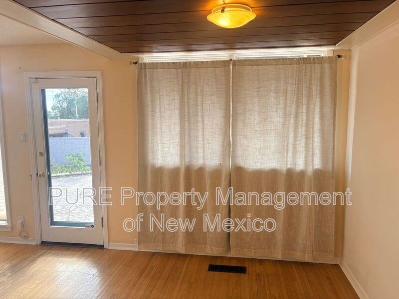 1013 Richmond Dr Se - Photo 6 of 33