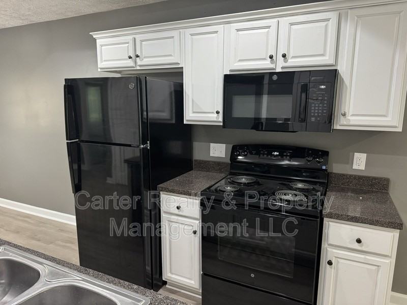 1812 Glade St - Photo 2 of 16
