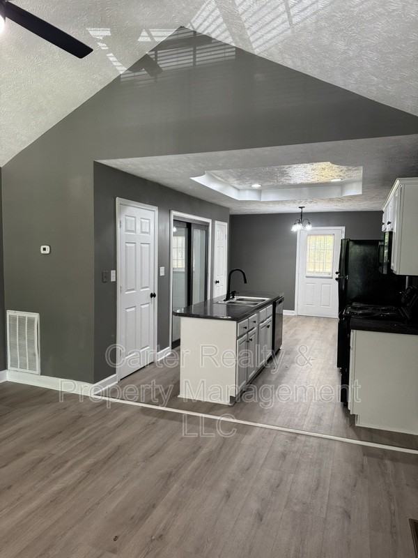 1812 Glade St - Photo 5 of 16