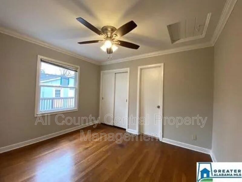 1432 12th St - Photo 4 of 14