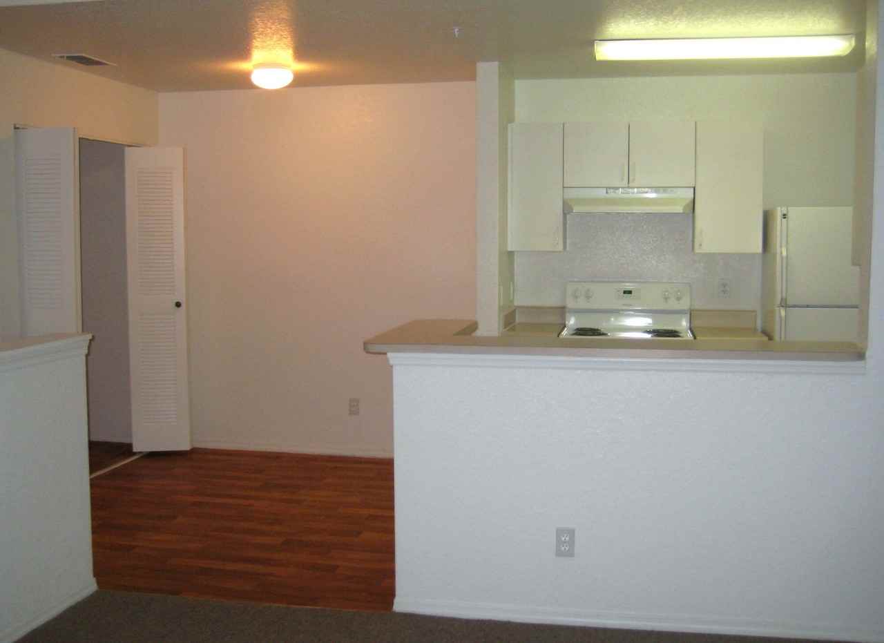 Whistler's Green Apartment Homes - Photo 6 of 27