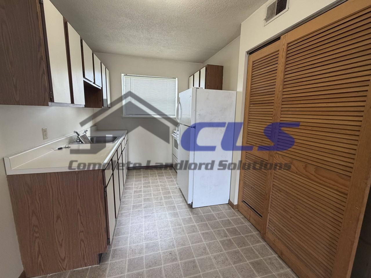 820 Poplar Street - Photo 3 of 11