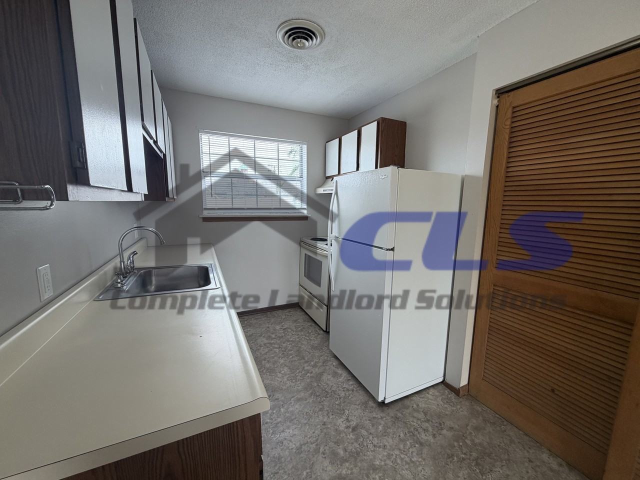 820 Poplar Street - Photo 2 of 5