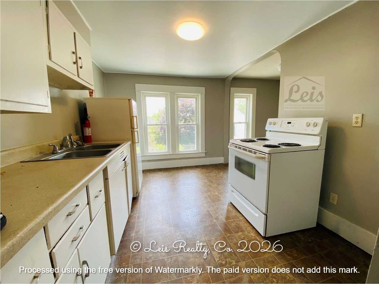 318 1/2 11th Street - Photo 2 of 10