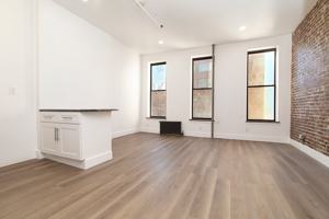 featured image of 64 E 129th St
