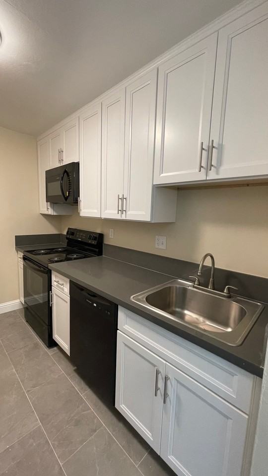 2637 Regent Street - Photo 3 of 50