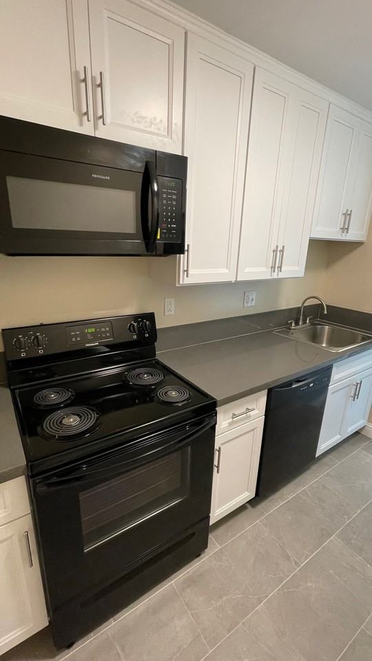 2637 Regent Street - Photo 4 of 50