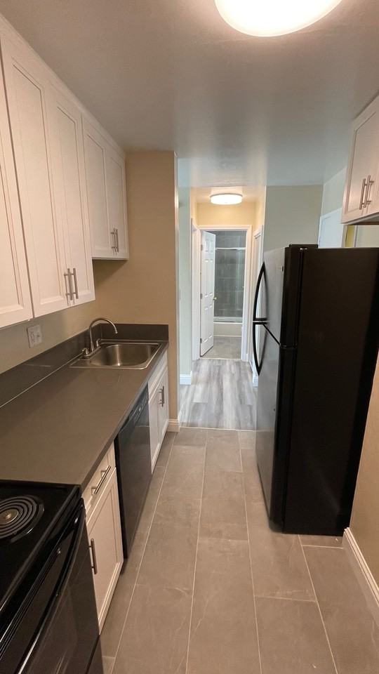 2637 Regent Street - Photo 5 of 50
