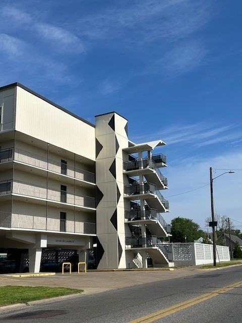 45 South West End Boulevard - Photo 4 of 50